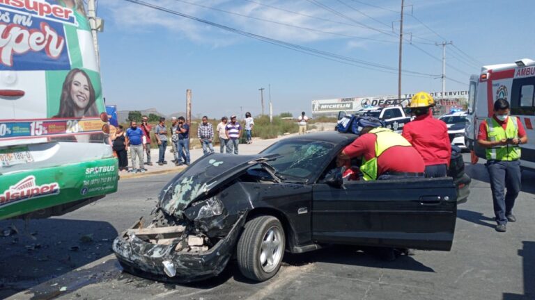 Deja dos lesionados accidente vial en Ramos Arizpe 