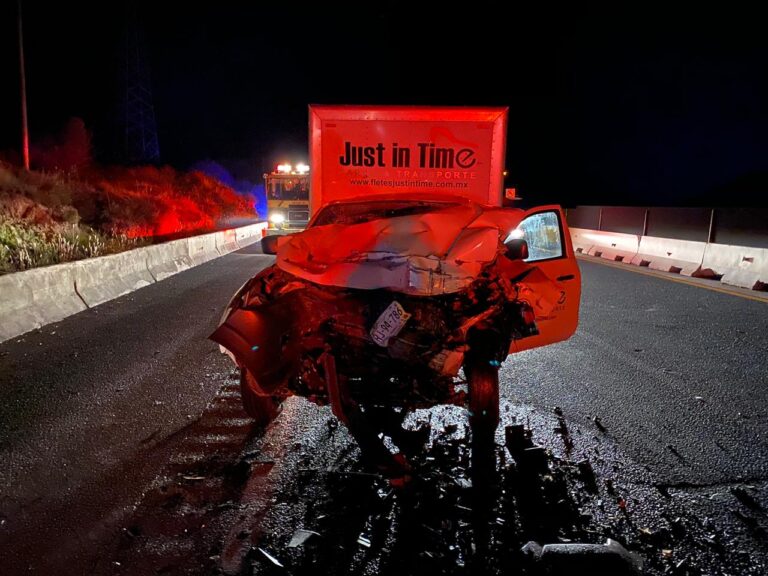 Muere hombre tras chocar contra tráiler