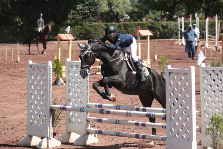 Se preparan saltillenses para competencia ecuestre internacional 