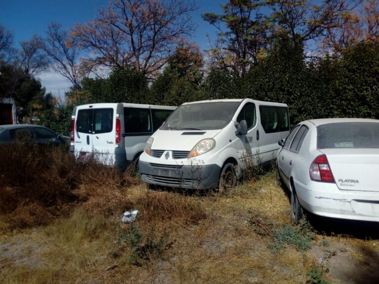 El gobierno federal paralizado, abandonan autos y oficinas