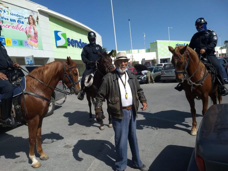 Se reúne con Policía Montada tres décadas después