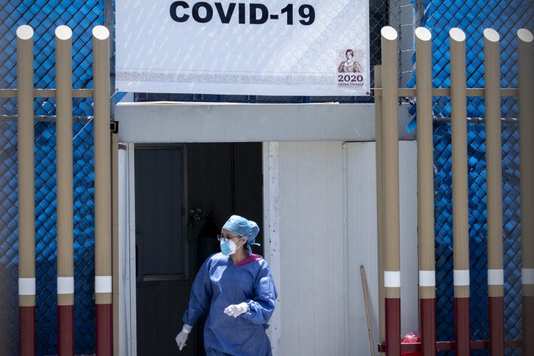 COVID-19 causó 35.3 % más muertes en 2020 que las contabilizadas por Secretaría de Salud, revela Inegi