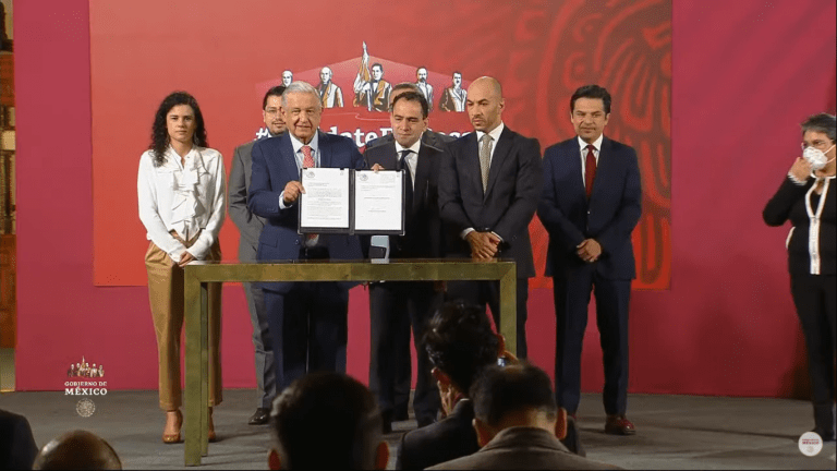 Gobierno de AMLO presenta iniciativa para regular el outsourcing