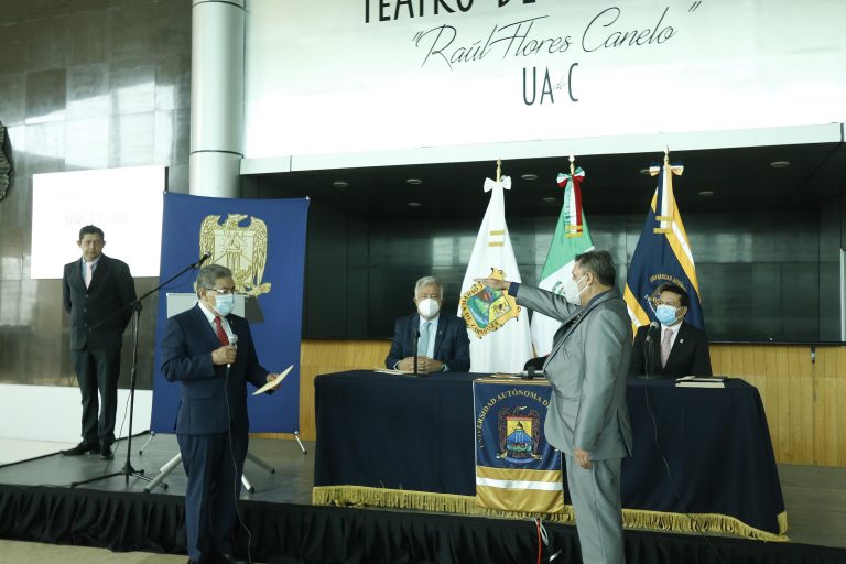 Rector toma protesta a director de FIME Monclova de la UA de C 