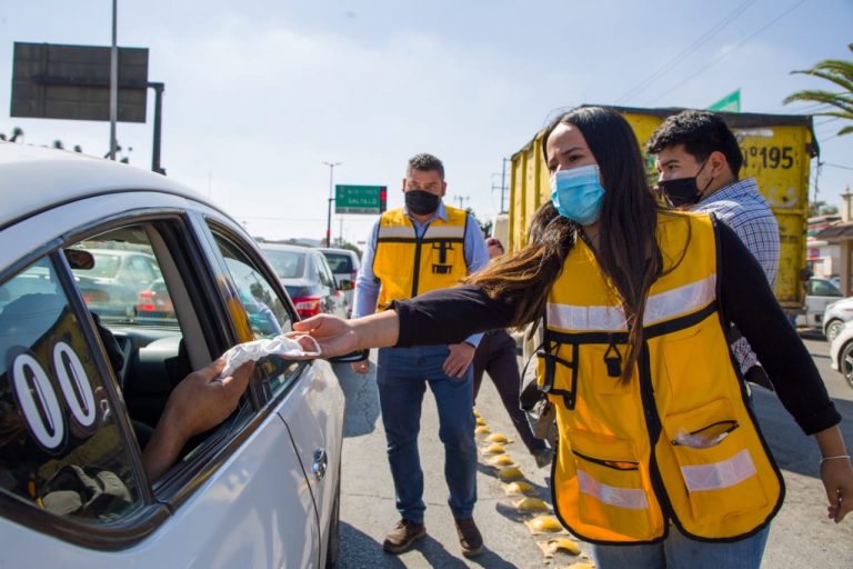 Vigilantes de la Salud en Ramos entregan cubrebocas en bulevar Plan de Guadalupe y Acuña 