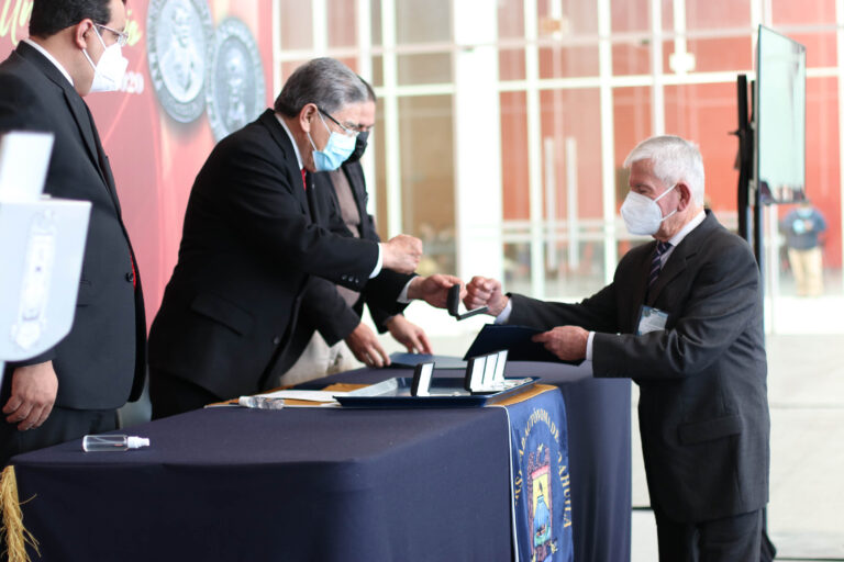 Reconoce UAdeC la dedicación y entrega de alumnos, docentes e investigadores