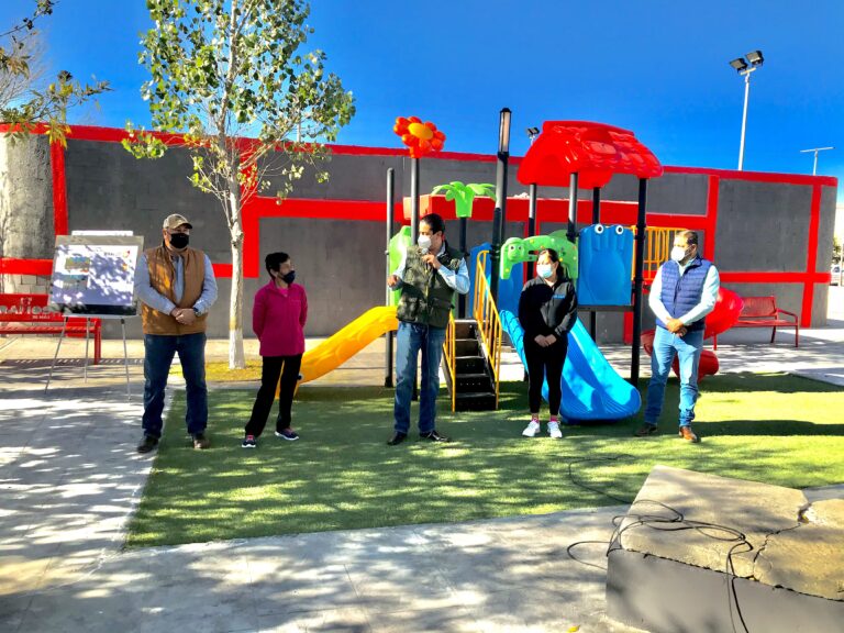 Alcalde Chema Morales entrega remodelación de plaza y cancha en Balcones de Santa Fe 