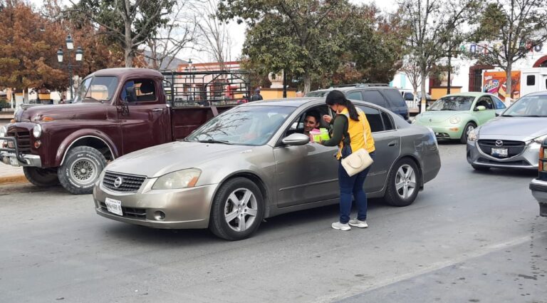 Inspectores de la Salud en Ramos continúan entregando cubrebocas