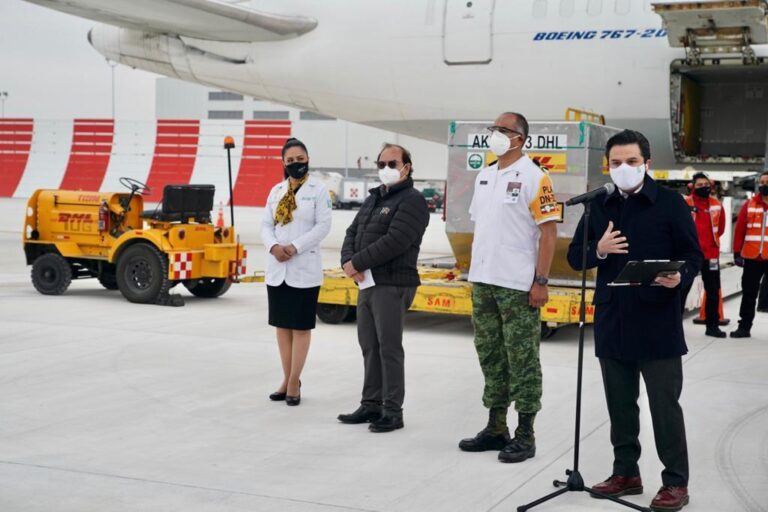 Llegaron a Monterrey vacunas contra COVID-19 que se aplicarán a personal de salud de Nuevo León y Coahuila