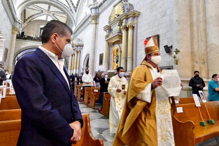 Miguel Riquelme da la bienvenida a nuevo Obispo de la Diócesis de Saltillo