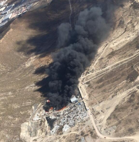 Protección Civil trabaja de manera coordinada para combatir el incendio de planta recicladora en Ramos Arizpe