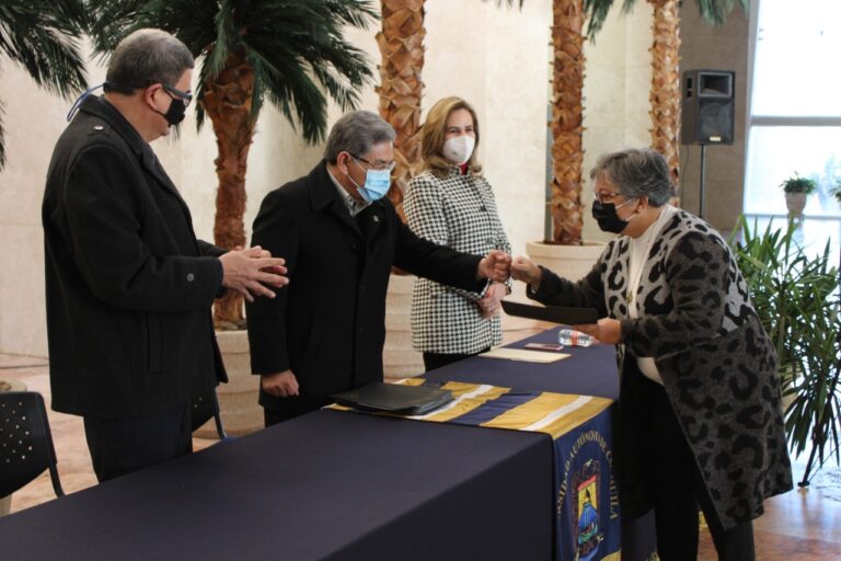 Reconocen UA de C y CONOCER a docentes en la Unidad Torreón 