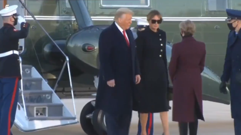 ¡Se acabó! Trump se va en helicóptero de la Casa Blanca