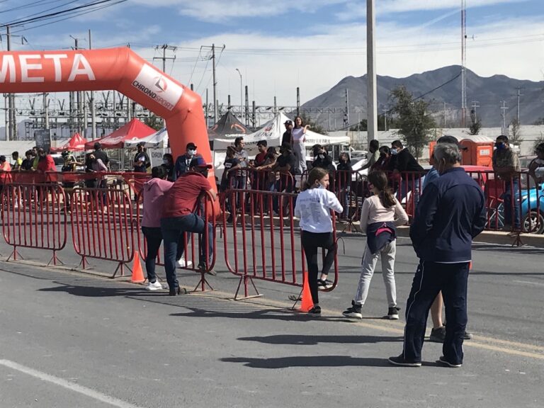 En semáforo rojo realizan ciclistas carrera en Saltillo 