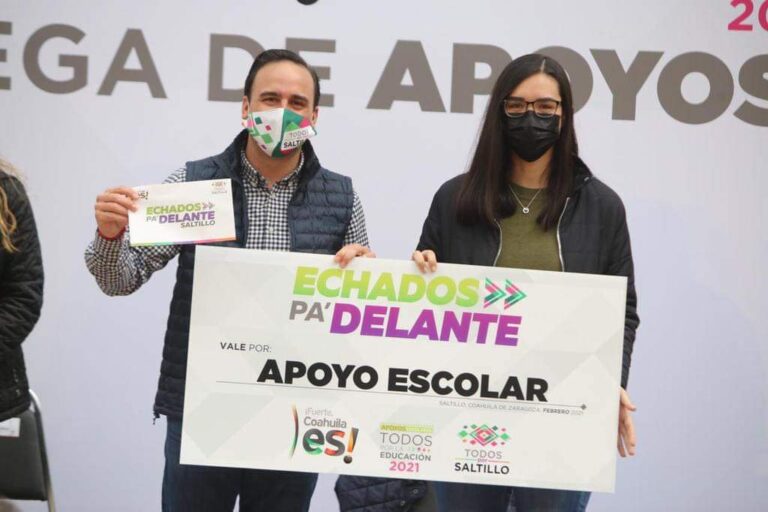 Apoya Manolo a estudiantes universitarios