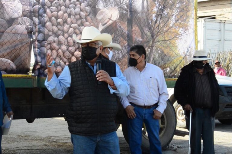 Entregan 15 mil nogales a productores de San Pedro