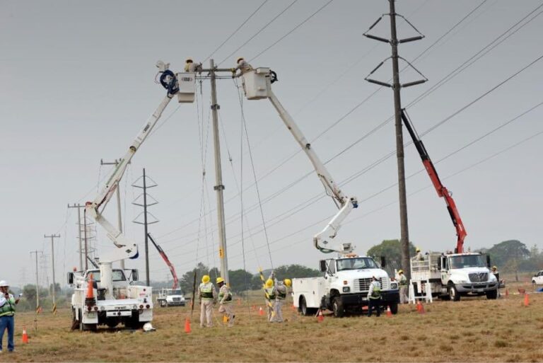 Suministro de electricidad continúa afectado en Coahuila; colonias del norte de Saltillo reportan nuevo apagón