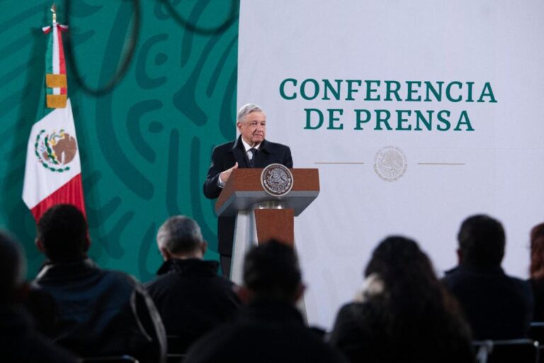 TEPJF revoca acuerdo del INE que impedía a AMLO hablar de temas electorales en sus conferencias