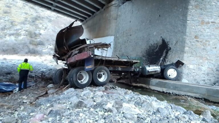 Muere trailero en «Los Chorros» al precipitarse a un barranco