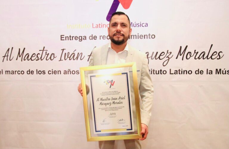 Iván Márquez recibe del Instituto Latino de la Música un reconocimiento por su apoyo a la cultura