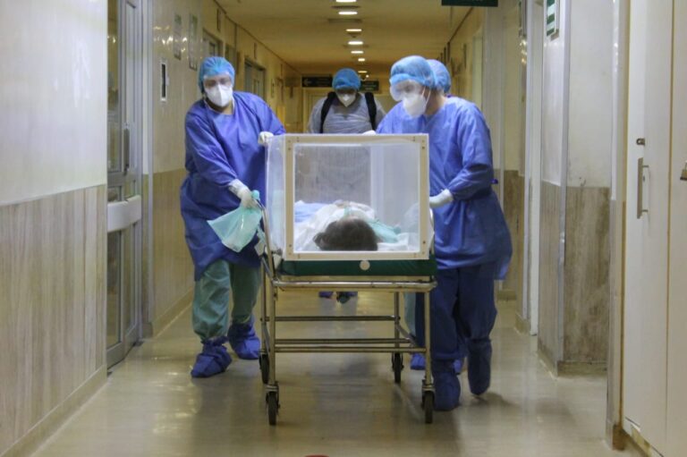 La tasa de mortalidad por Covid-19 en los hospitales públicos triplica a de hospitales privados