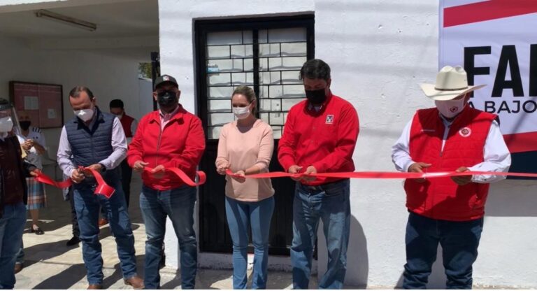 Edna Dávalos inaugura servicio de farmacia en casa de gestión en Parras de la Fuente 