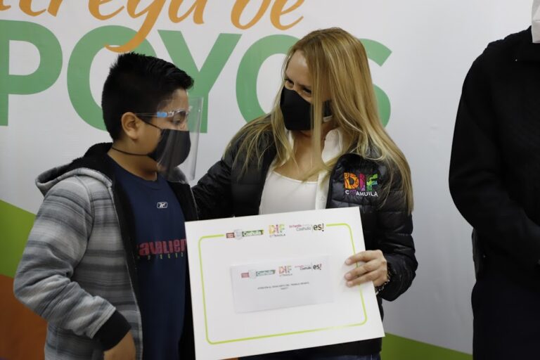 Entrega Marcela Gorgón apoyos por 5.4 MDP