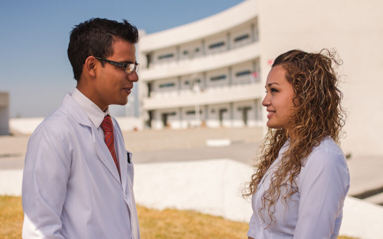 Destacan estudiantes de medicina de la UA de C en el Examen Nacional para Aspirantes a Residencias Médicas 