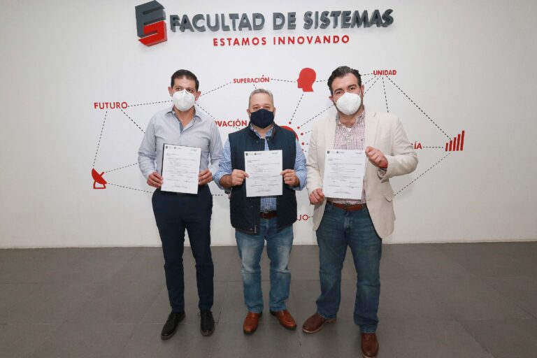 Firma Facultad de Sistemas Unidad Saltillo acuerdo de colaboración con la empresa Laptown 