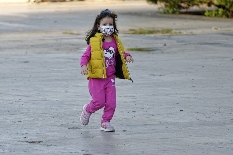 Moderna comienza estudio de vacuna contra Covid-19 en niños