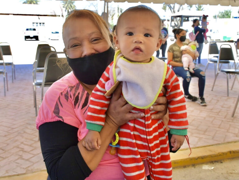 Padres de familia reducen gastos en insumos para bebé gracias al apoyo del alcalde