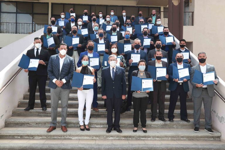 Reciben entrenadores de la UAdeC constancias de certificación de metodología en seguimiento deportivo