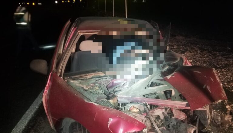 Se mata joven al chocar contra tráiler