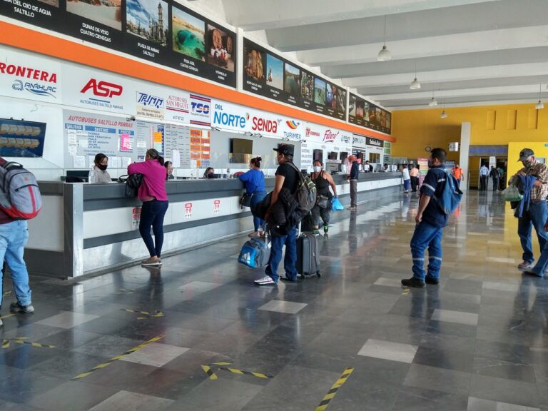 Comienza éxodo de vacacionistas saltillenses por Semana Santa