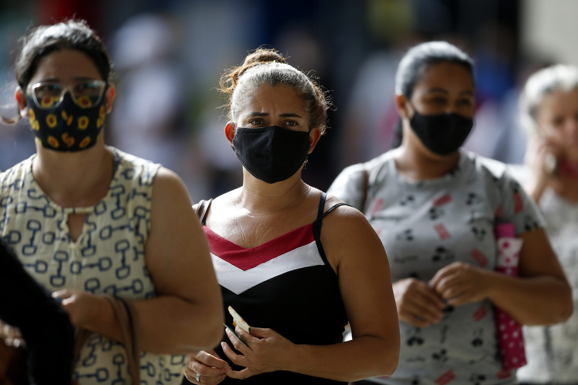 A casi la mitad de las mujeres se les niega el derecho a decidir sobre ...