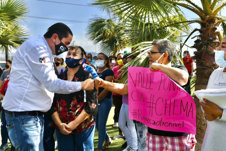 Chema Morales lleva propuestas a vecinos en Valle Poniente