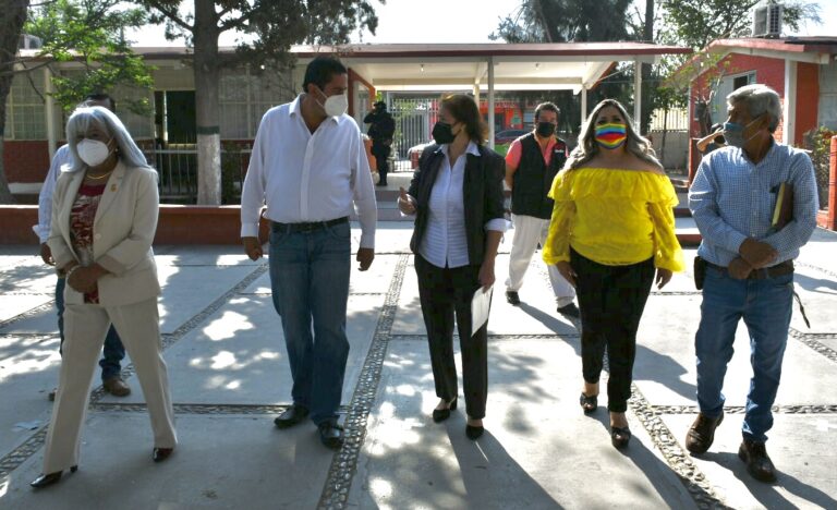 Chema Morales supervisa entrega de apoyos escolares en la primaria ‘Eufrasio Sandoval’ 