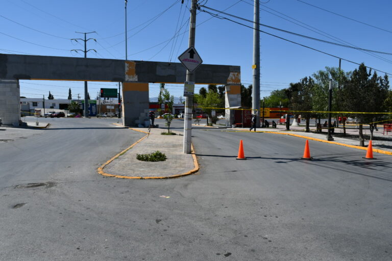 Cierran parte de la vialidad en entrada a Fidel Velázquez por remodelación de arcos 