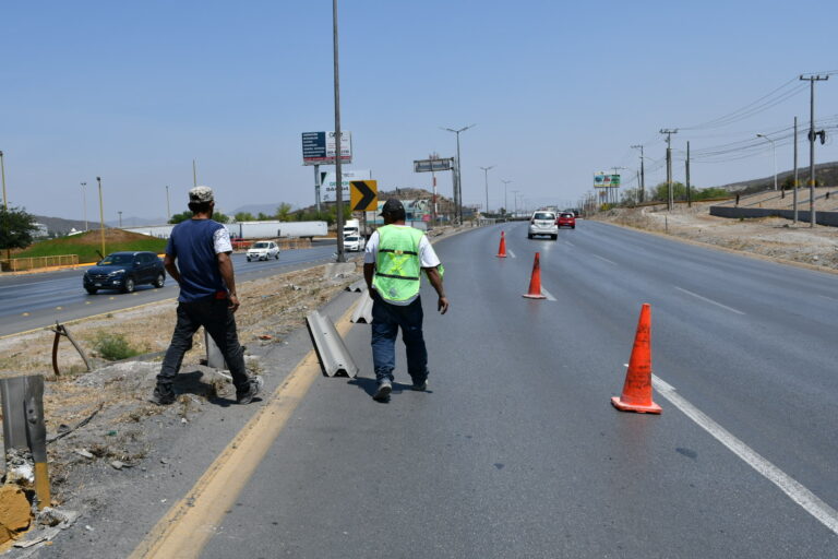 Dan mantenimiento de vallas de seguridad en carretera Sal-Mty  