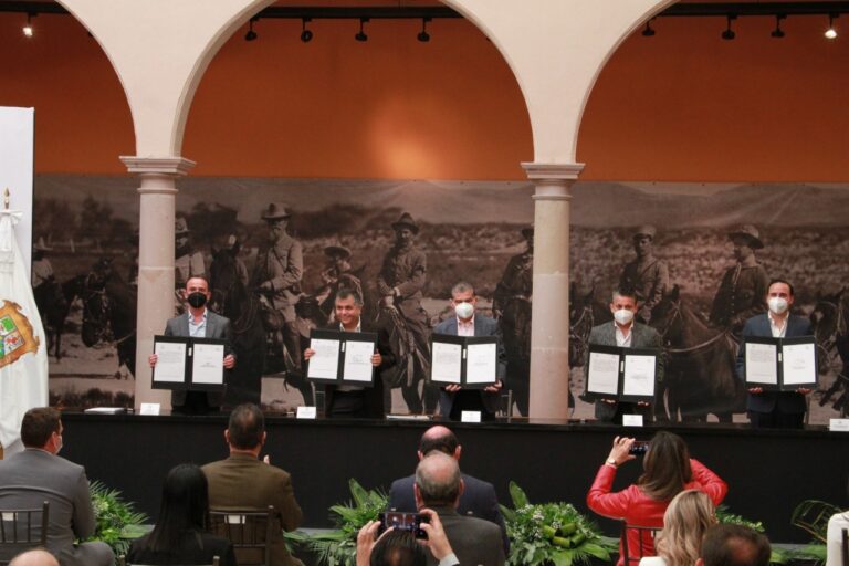 Firman convenio por la productividad y crecimiento económico de Coahuila