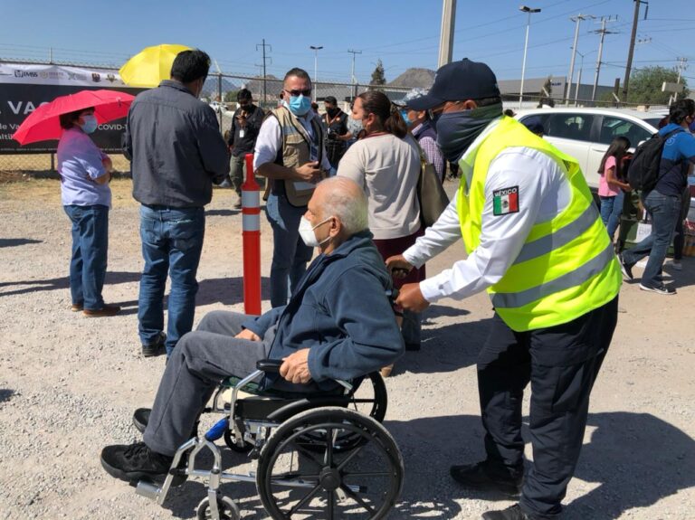 Interviene Policía Municipal oportunamente ante desorden de vacunación en Canacintra