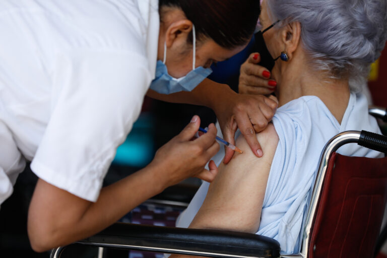 Operarán nueve centros de vacunación antiCovid para segunda dosis de 60 años y más en Saltillo