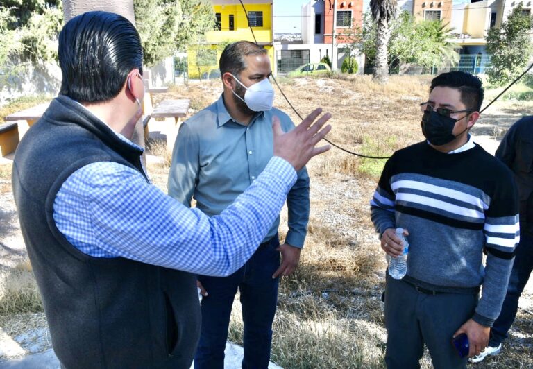 Supervisa Chema Morales avance de recreativo en Villas de Arizpe