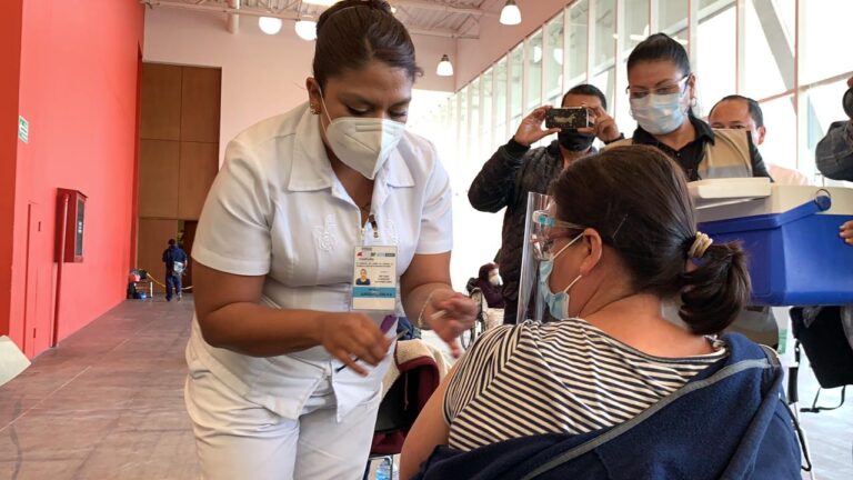 Vacunarán contra Covid a 200 estudiantes de Medicina de Saltillo