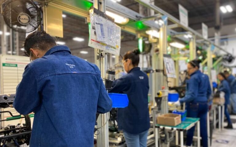 Pide IP repetir en empresas vacunación entre empleados de 40 a 49 años