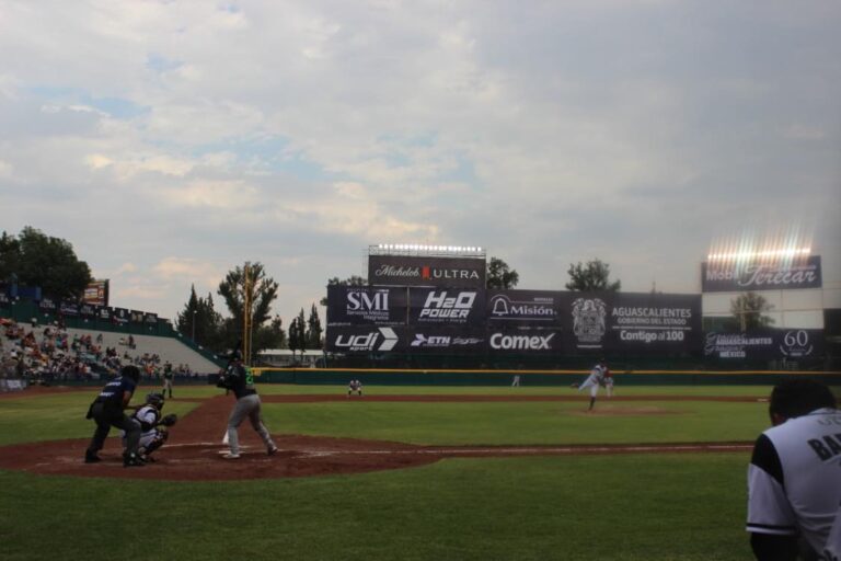 Rieleros iguala la serie con rally de 4 en la séptima