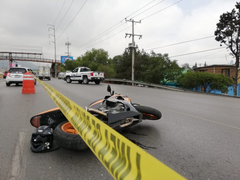 Se mata motociclista a más de 100 kilómetros por hora