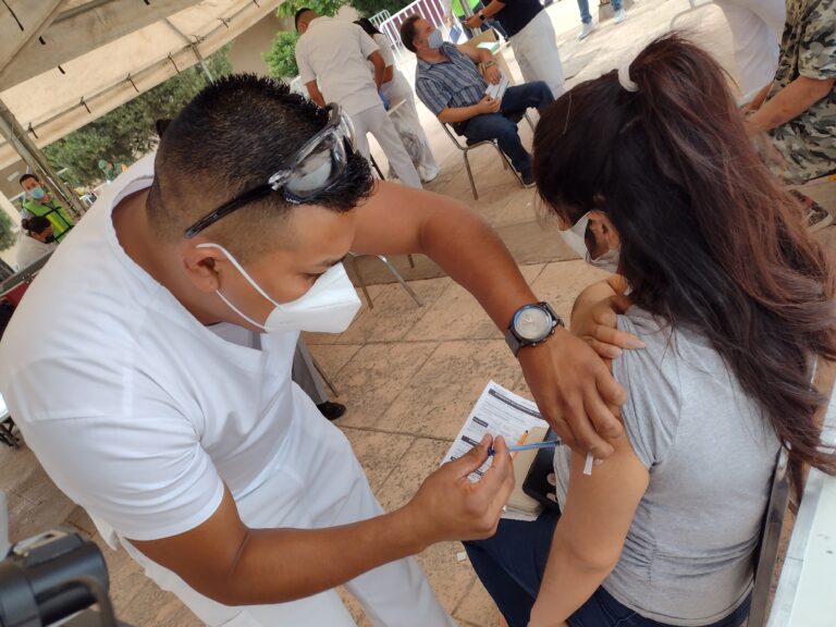 Abren centro de vacunación antiCovid en Parque las Maravillas, esperan vacunar hasta 10 mil personas