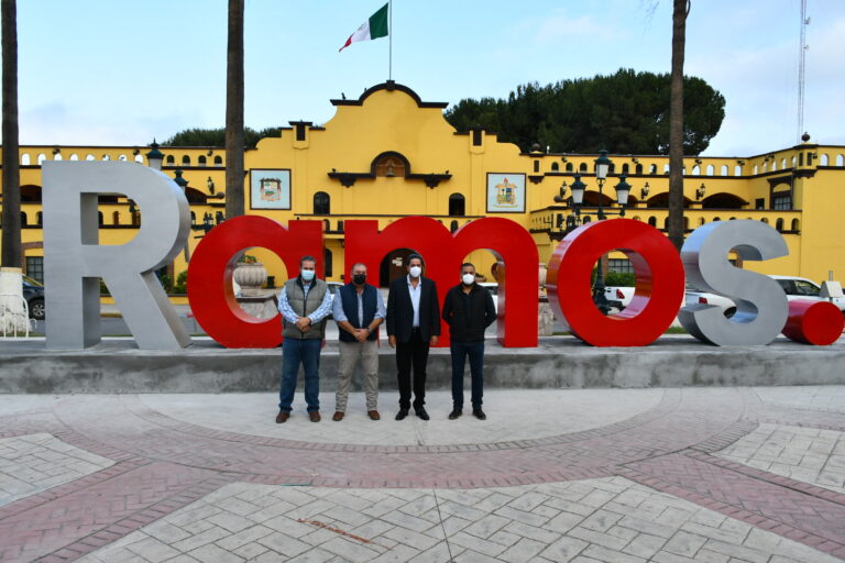 Alcalde supervisa instalación de letras monumentales de la ciudad 