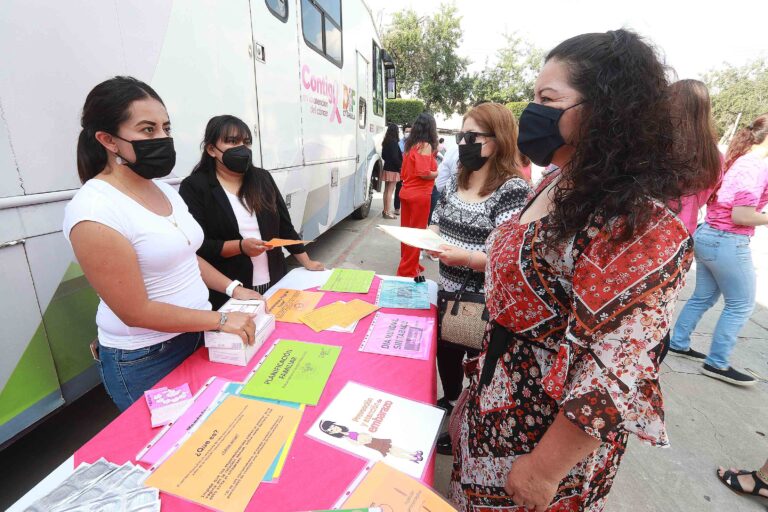 Atienden a mujeres en la “Jornada de Acción por la Salud de las Mujeres” en la UA de C